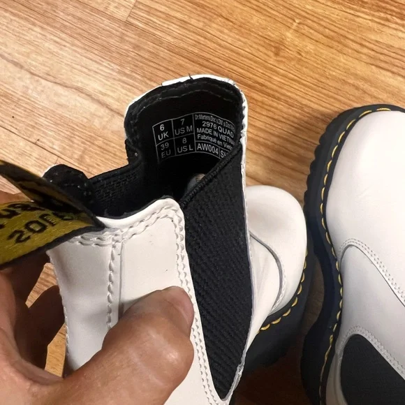 Doc Martens 2976 Quad Platform Chelsea Boot. NWOT. White size 7, fit like 8 - Picture 6 of 7